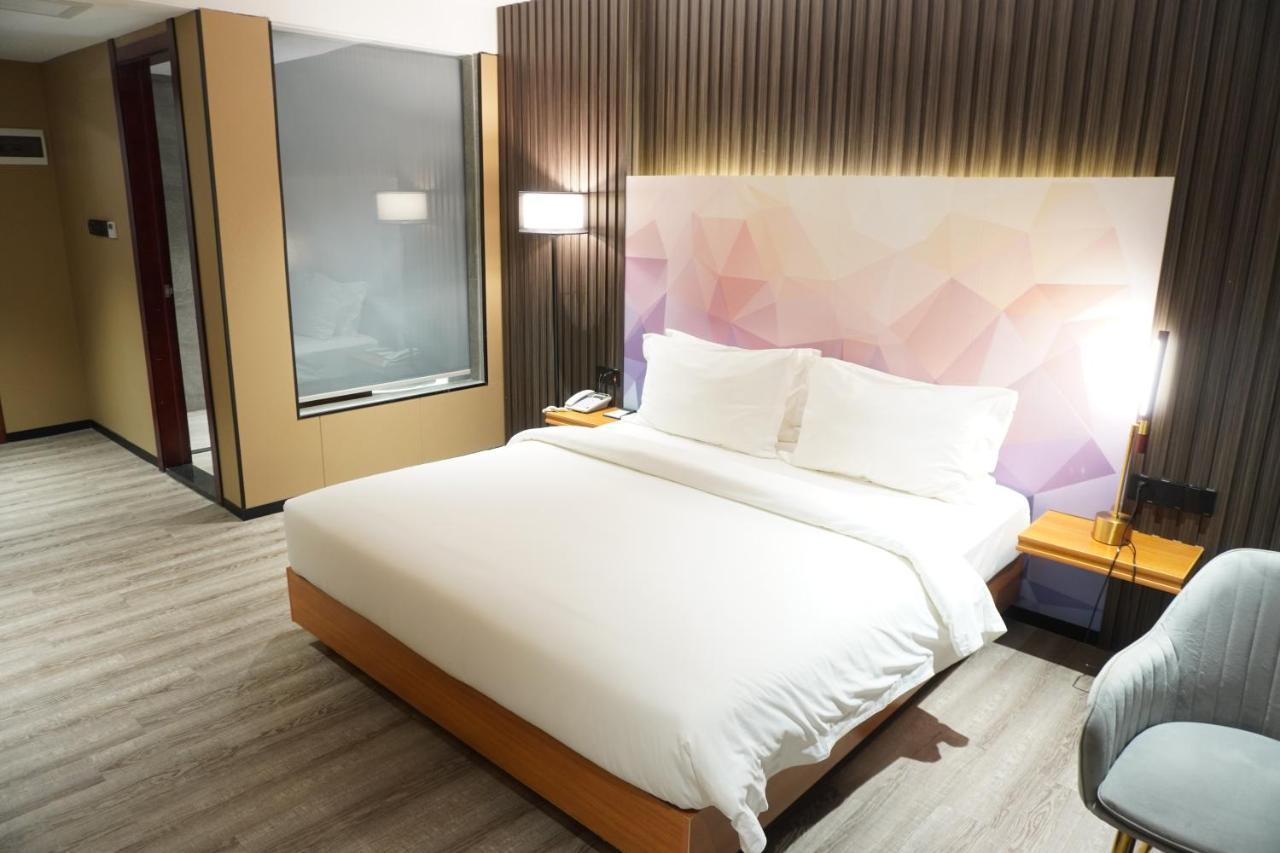 Joy Hotel Phnom Penh Exterior photo