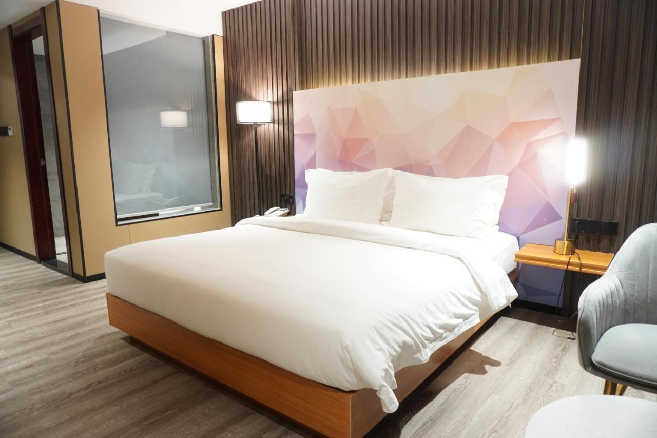 Joy Hotel Phnom Penh Exterior photo